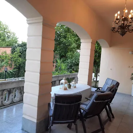 Villa Bor-furdo-var *